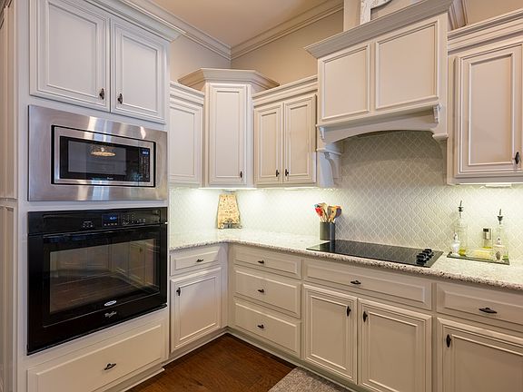 5th image of 4546 Amelia Cir