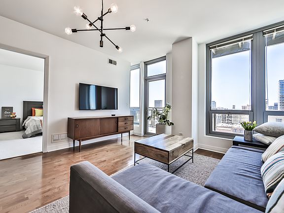 3rd image of 565 W Quincy St Unit 1507