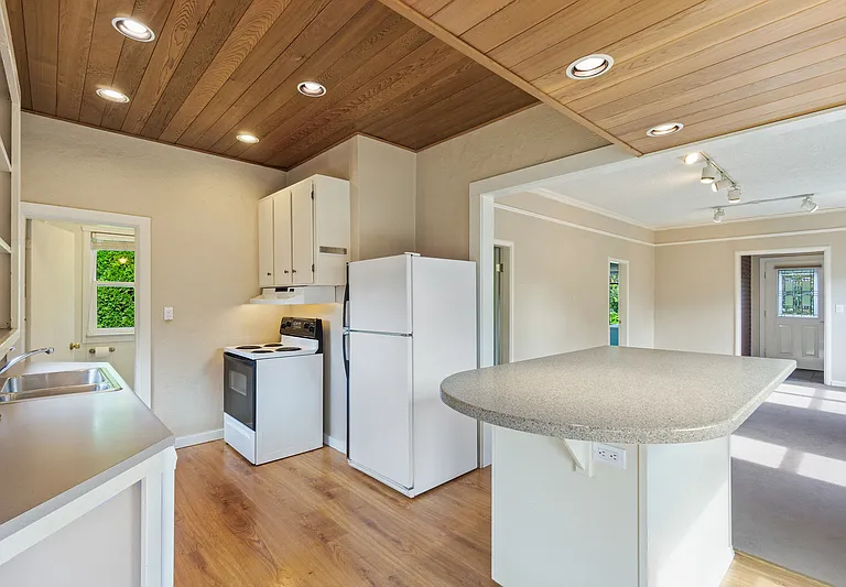 7841 12th Ave NE — Photo 4
