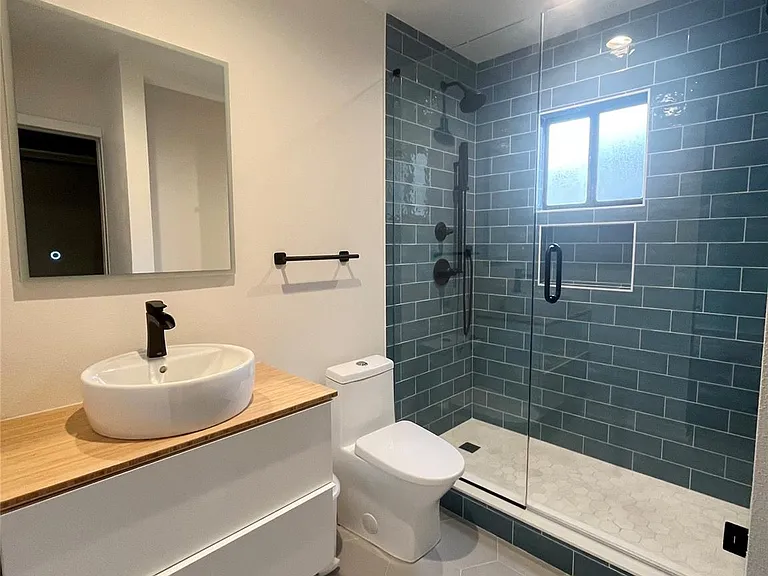 8702 Dawnridge Cir — Photo 16