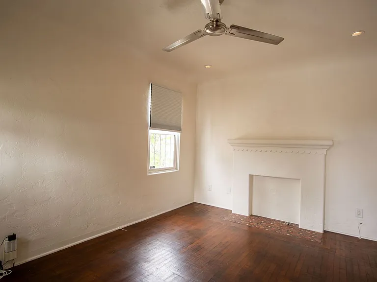 4072 Meade Ave — Photo 2