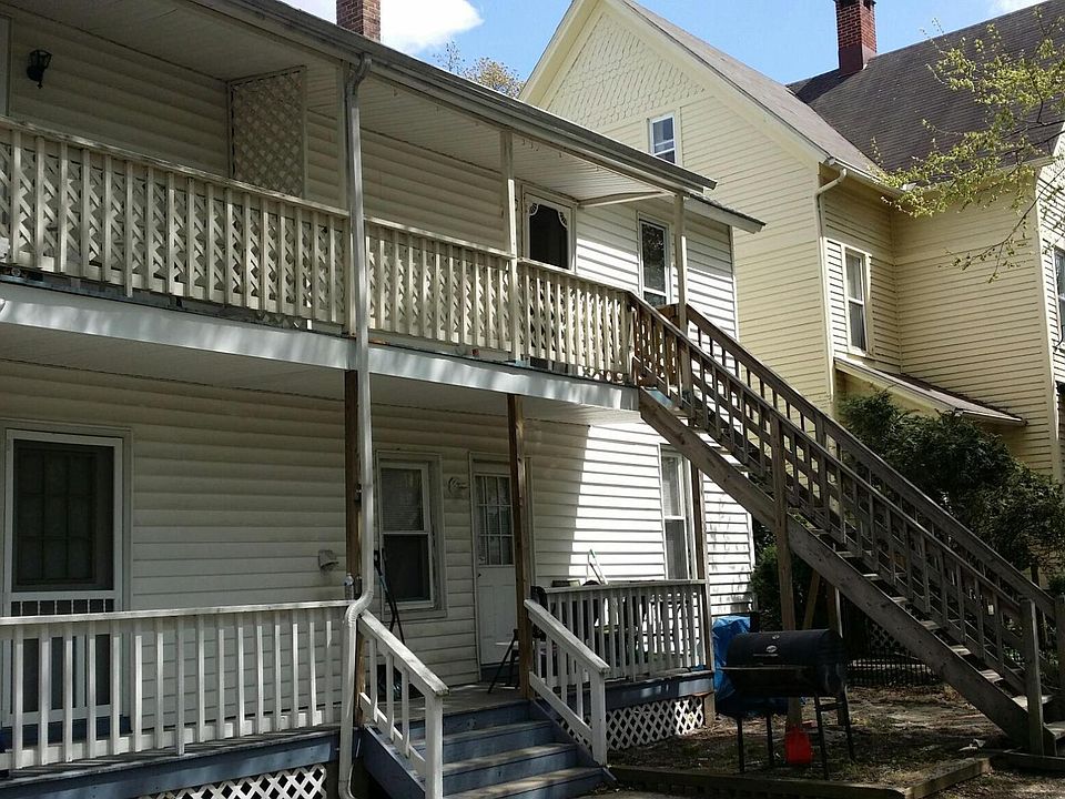 2nd image of 4 Orchard St APT 2