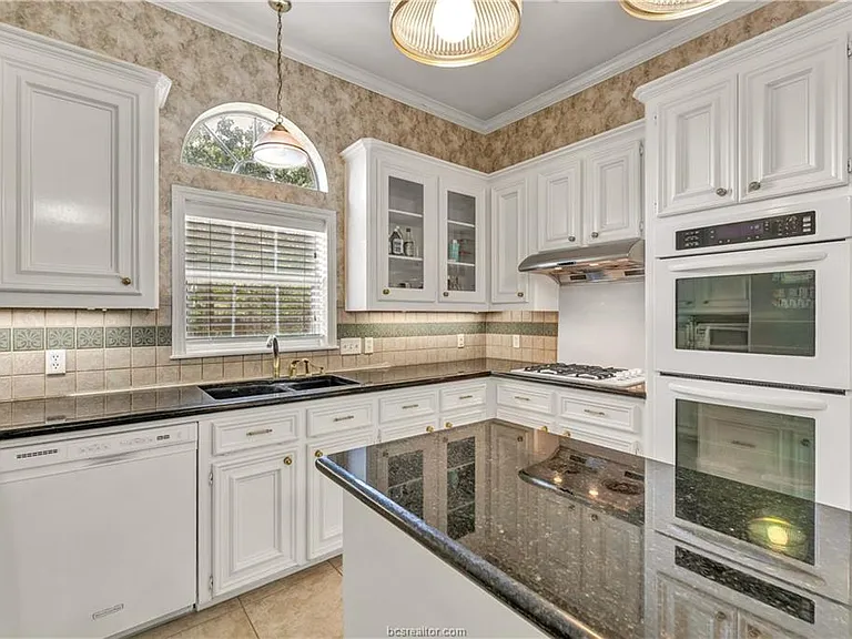 4601 Valley Brook Cir — Photo 3