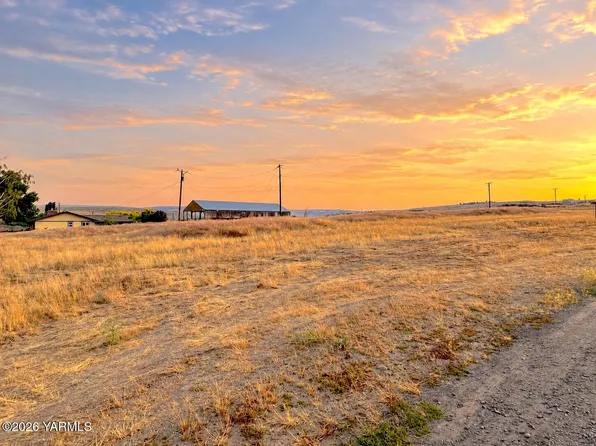 Nka Conrad Rd, Selah, WA 98942