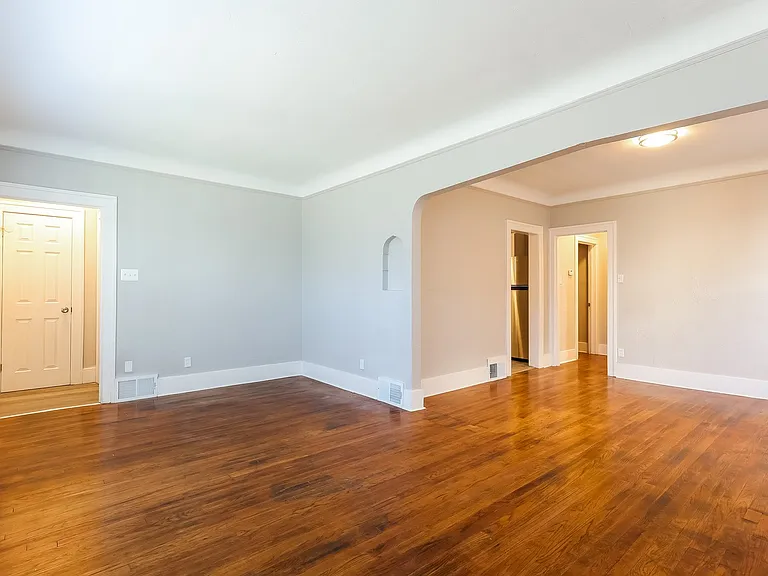 1467273_019_living_room_13322086.jpg