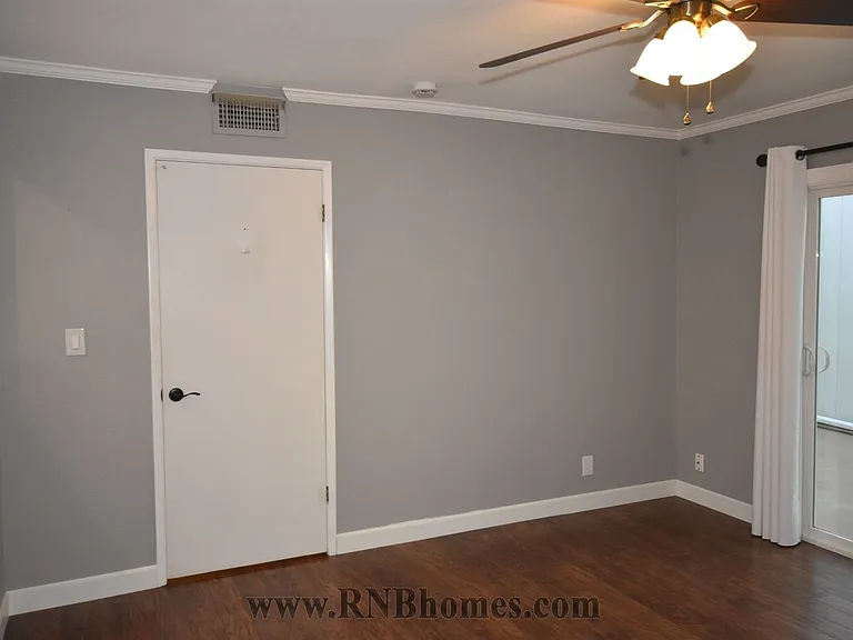 415 Sutton Pl — Photo 14