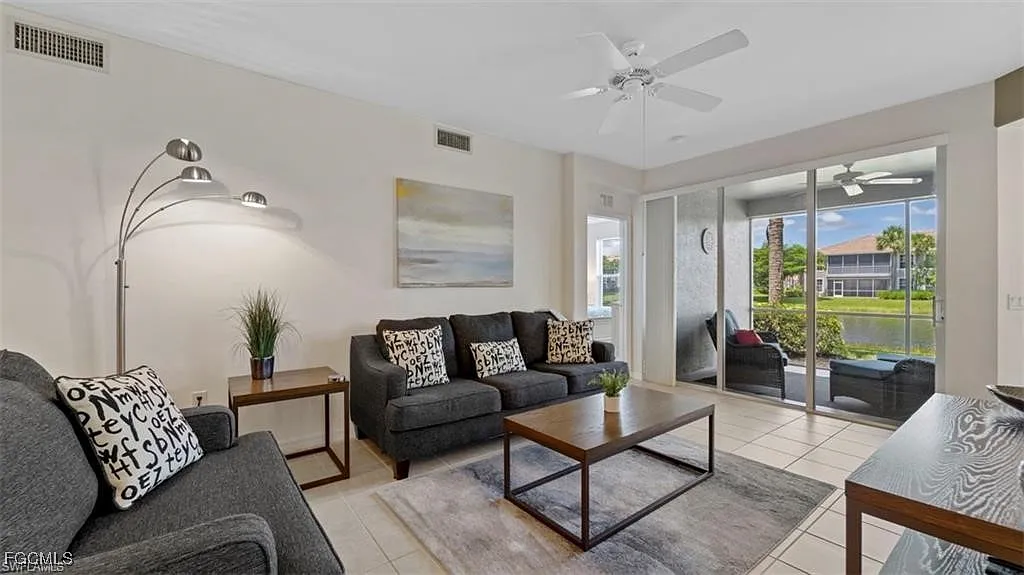 2 bed, 2.0 bath, 1382 sqft, $5,500 — Photo 4