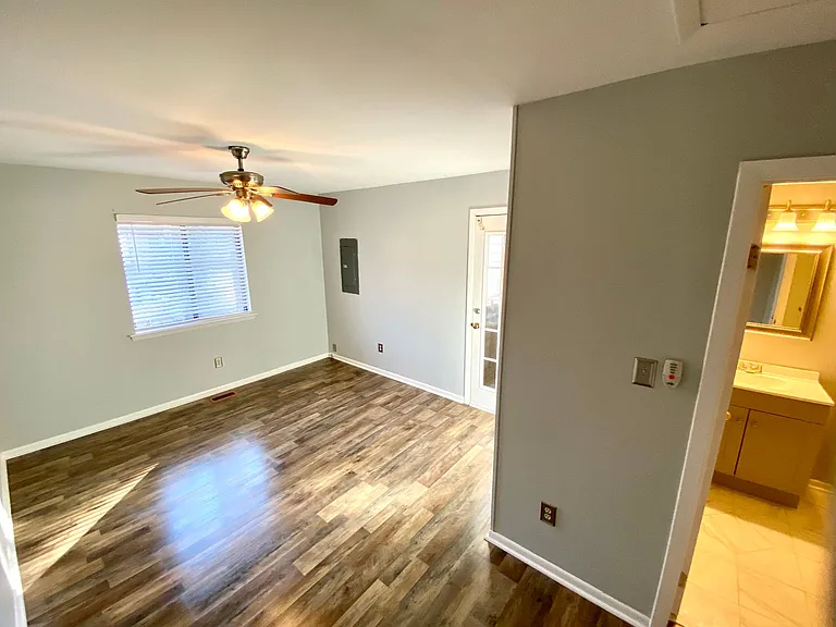 1116 N Green Dr — Photo 15