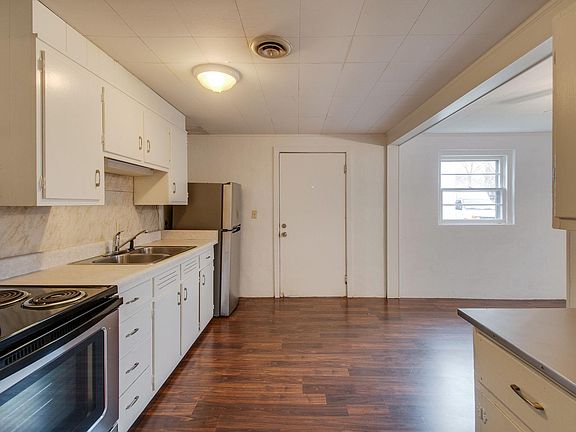 3rd image of 100 Peachtree St #B