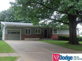 927 N 74th St, Omaha, NE 68114
