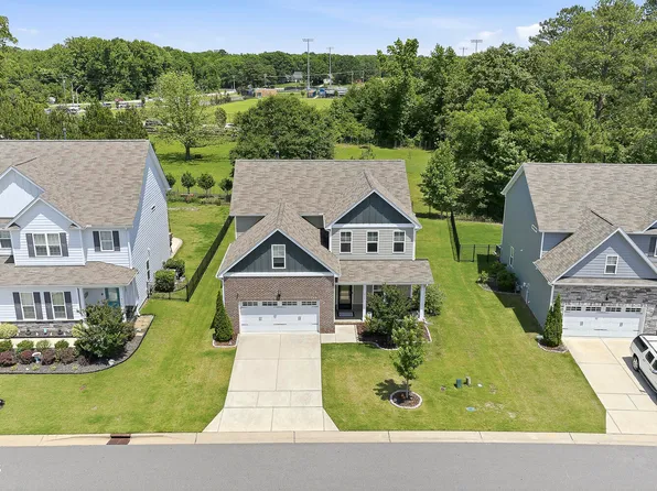417 Long Lake Dr, Fuquay Varina, NC 27526