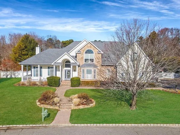 3 Crossfield Court, Shoreham, NY 11786