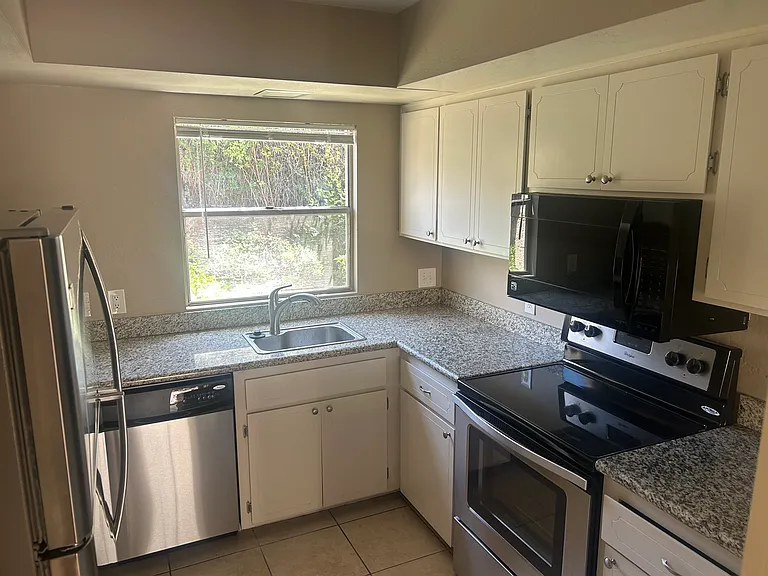 1510 E Maryland Ave #2 — Photo 4