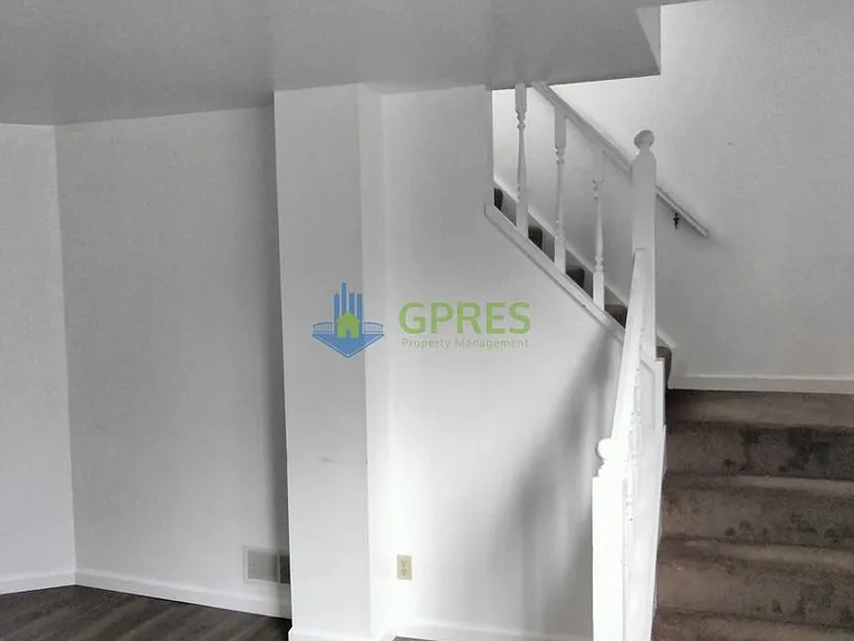 1426 Homestead Rd — Photo 5