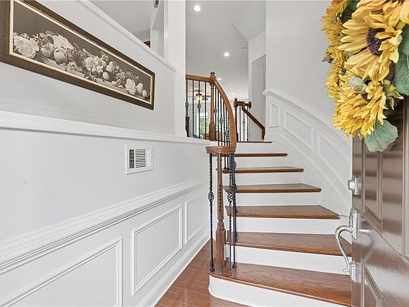 4th image of 1881 Ridgemont Ln