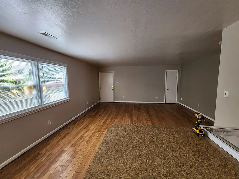 1331 Bayville St — Photo 17