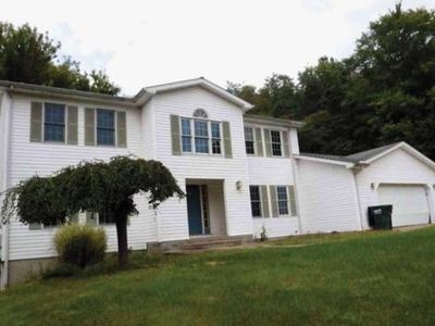859 Green Dr, Coshocton, OH, 43812