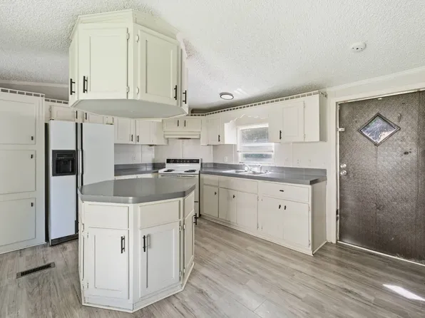 113 Terrys Park Dr #113, Laurens, SC 29360