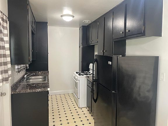 3rd image of 2143 F St #2143