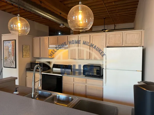 141 N Water St, Milwaukee, WI 53202