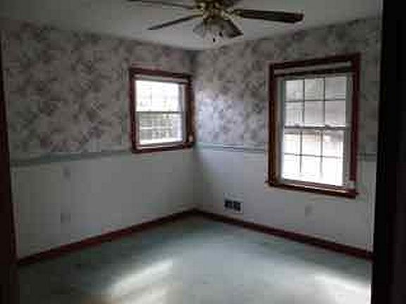 3rd image of 2205 Garstland Dr NW
