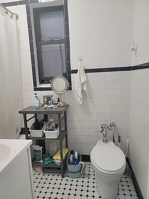 Rented by Avenues Real Estate | media 5