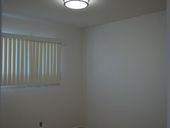 3rd image of 891 Linwood Way Unit B