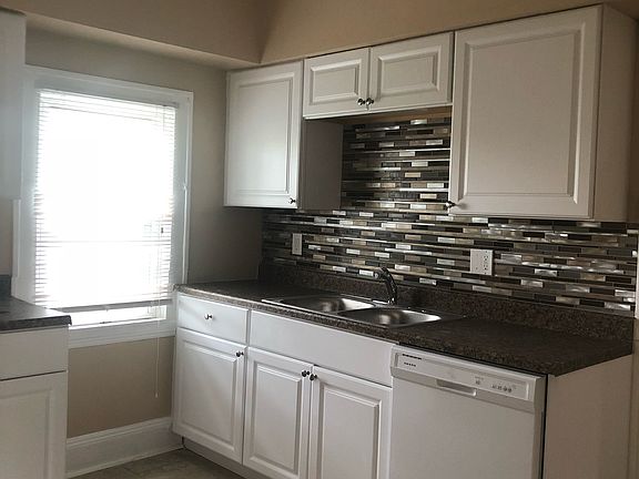 2nd image of 878 Lecona Dr