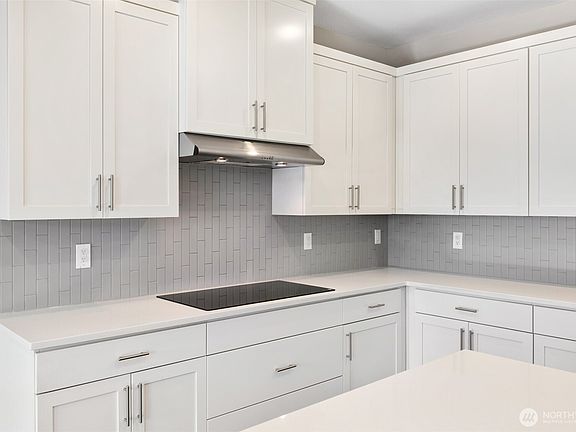 4th image of 2717 S 8th Way