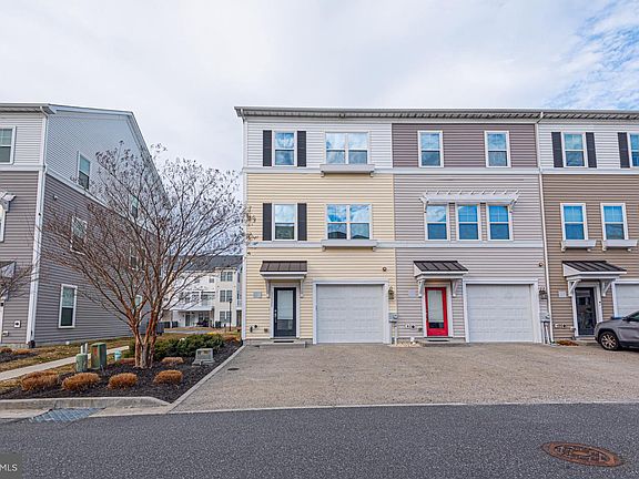 3rd image of 13005 Bowline Ln Unit 1