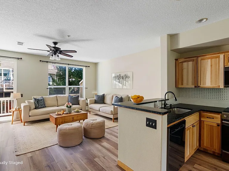 10237 NW Wilshire Ln — Photo 3