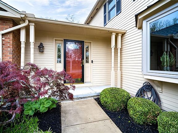 3rd image of 6805 Trailview Dr