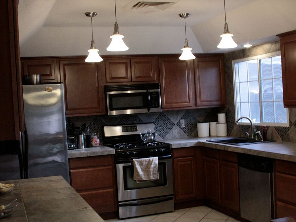 1st image of 2202 W Willow Ave