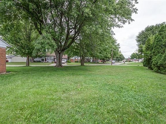 5th image of 501 Pease Dr