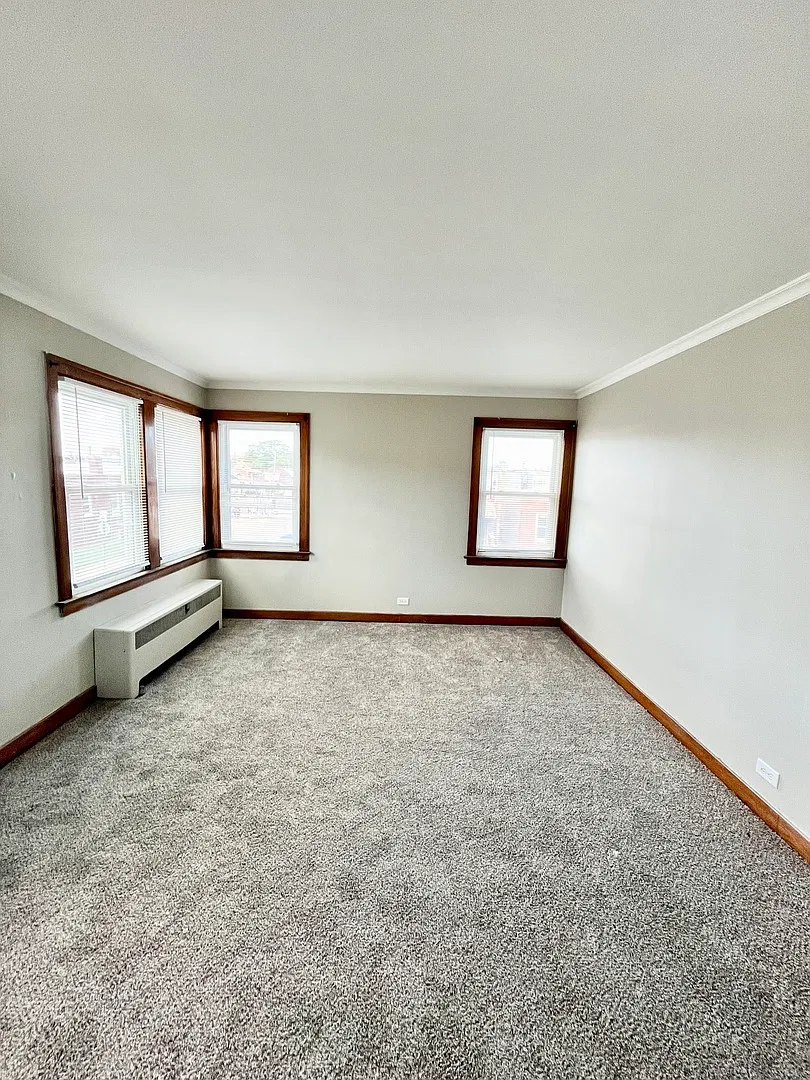 2 bed, 1050 sqft, $1,600 — Photo 2