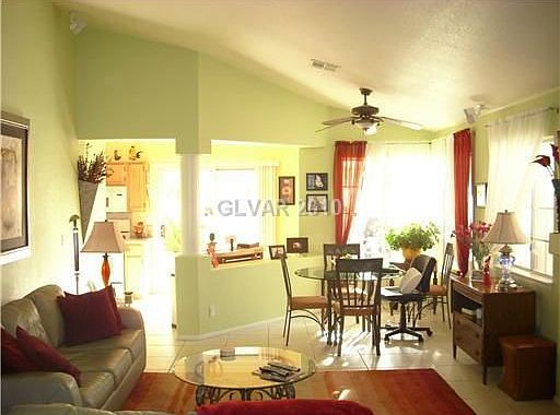 2nd image of 1836 Glenwillow Dr