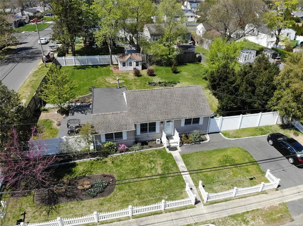 1422 Brooklyn Boulevard, Bay Shore, NY 11706