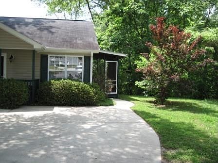 2nd image of 13 River Hill Ct