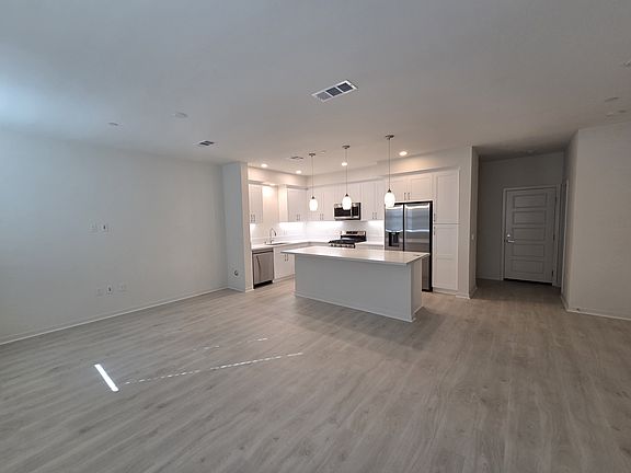 4th image of 711 Winchester Dr