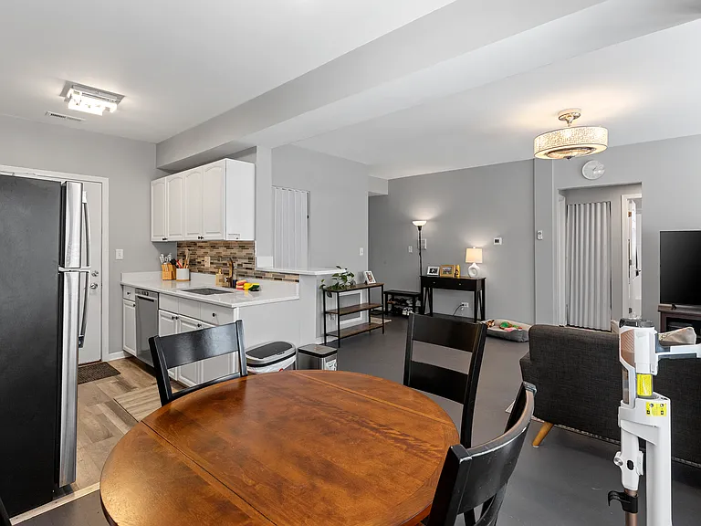 4423 N Lawndale Ave #1A — Photo 6