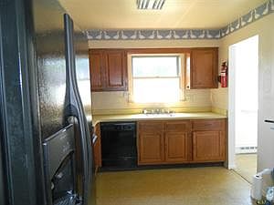 5th image of 15 Nicole Dr