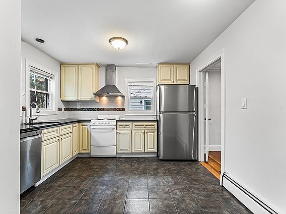 4th image of 30 Stearns Rd