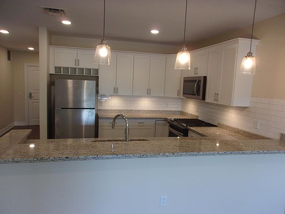 4th image of 945 Kenmore Ave #307