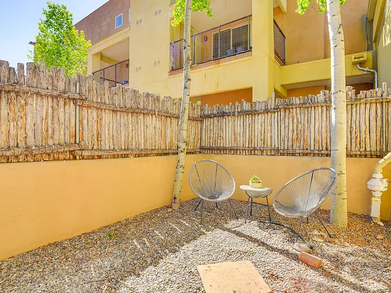 812 Calle Saragosa #B — Photo 22