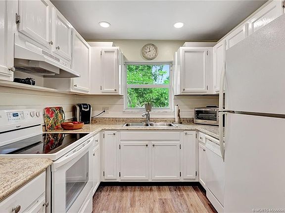 2nd image of 1225 NW 21st St APT 3015