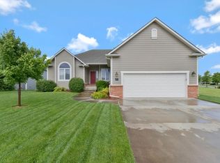 1021 W Willow Creek St, Valley Center, KS 67147