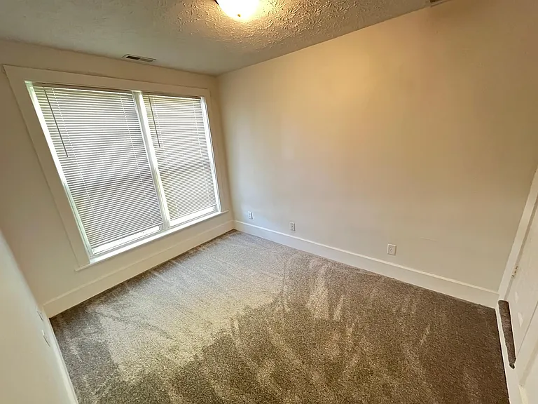 2943 N Park Ave — Photo 13