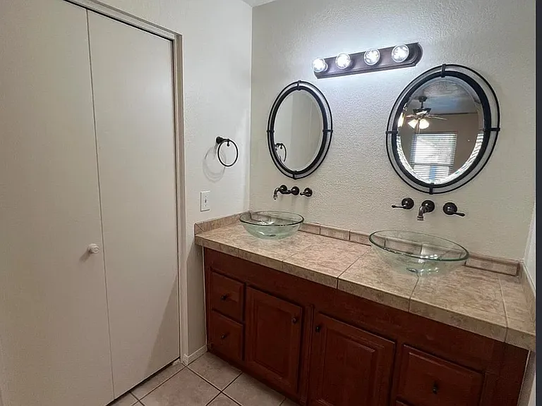 1321 E Morrow Dr — Photo 24