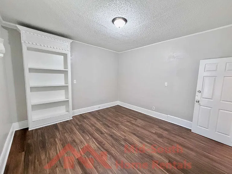 1561 Foster Ave — Photo 14