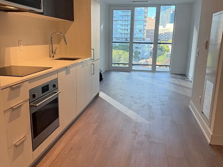 308 Jarvis St #818 — Photo 4